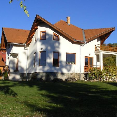 Отель Casa Lacul Mierlei Совата Экстерьер фото