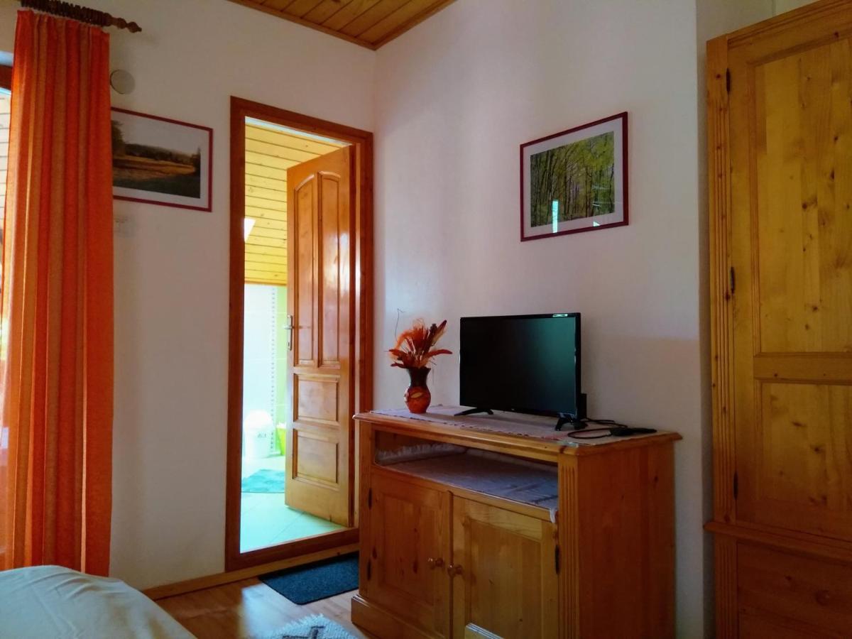 Отель Casa Lacul Mierlei Совата Экстерьер фото