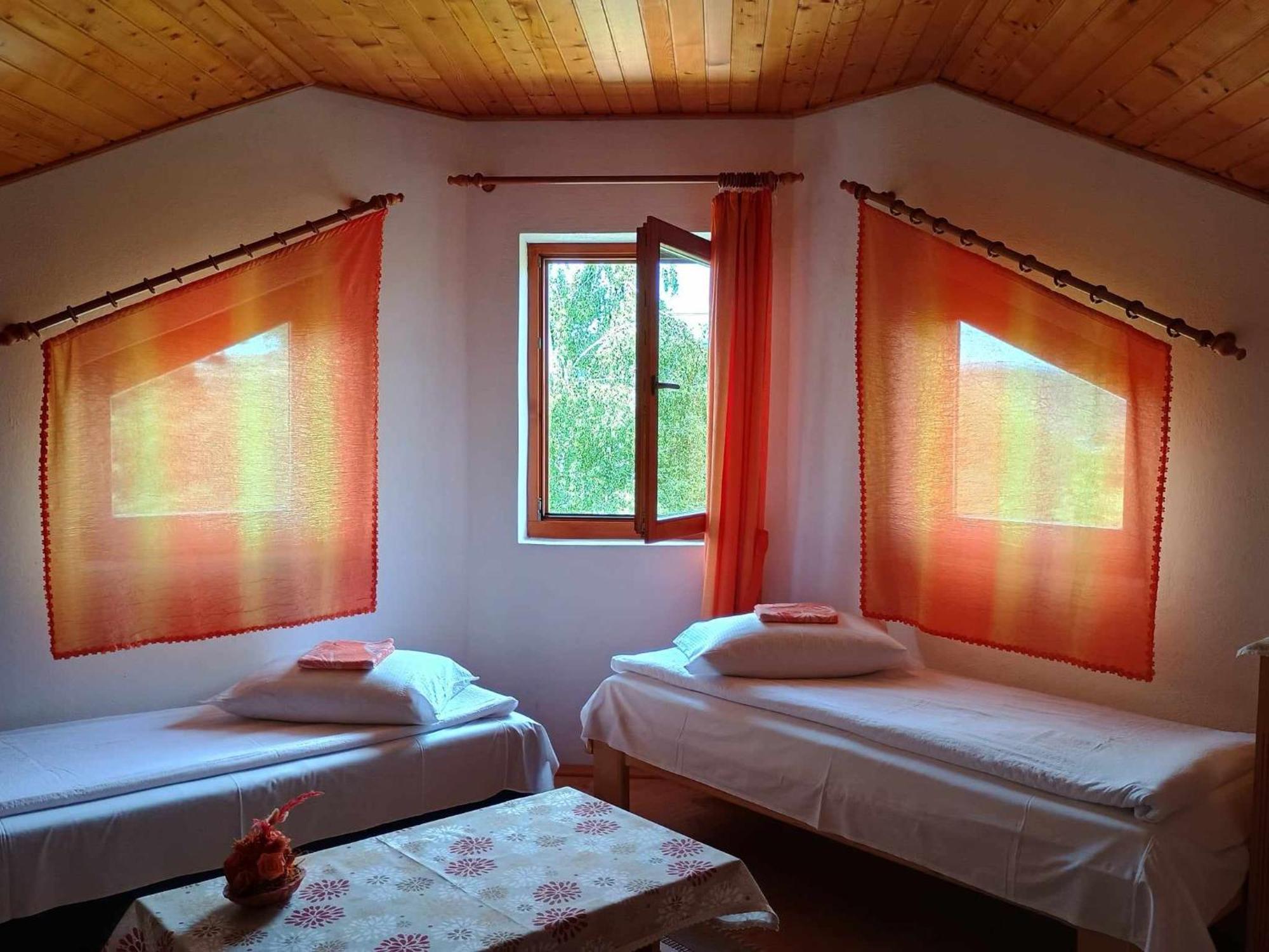 Отель Casa Lacul Mierlei Совата Экстерьер фото
