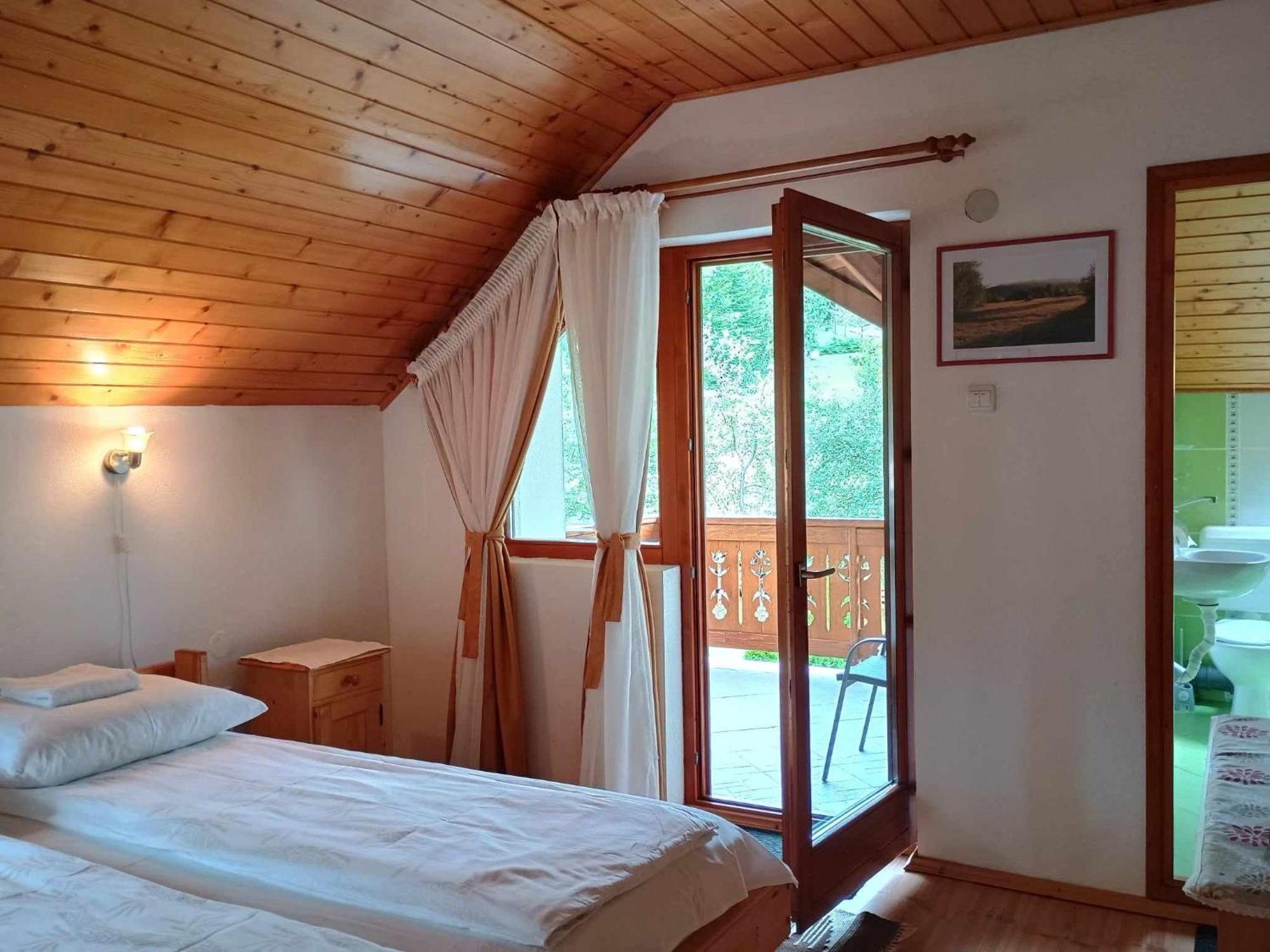 Отель Casa Lacul Mierlei Совата Экстерьер фото